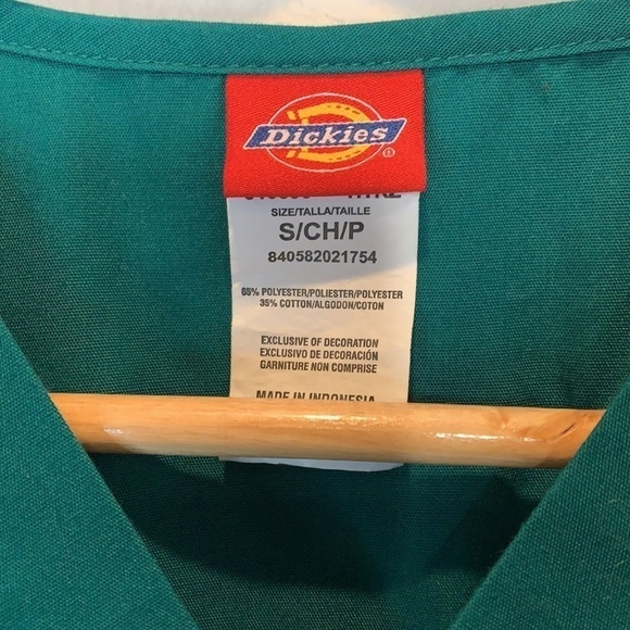 Dickies V-Neck Scrub Top, Hunter Green Size: Small - Picture 4 of 6